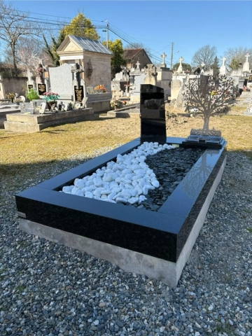 Monument Tombe-Cavurne