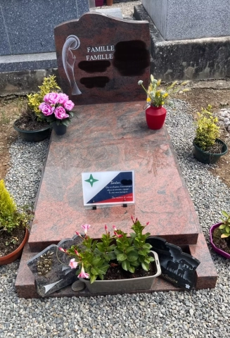 Monument Tombe Simple Rouge